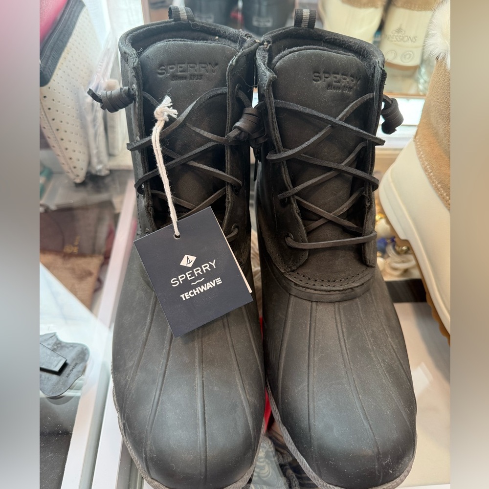 New Sperry tech wave boots water resistant no slip grip size 10